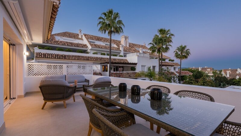 Estupendo apartamento en venta en la milla de Oro, Marbella.