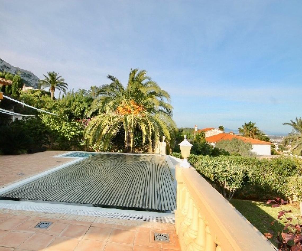 Villa en venta con espectaculares vistas al mar en Dénia