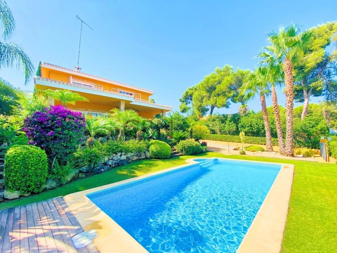 Villa en venta en Javea de vistas al mar en el Tosalet
