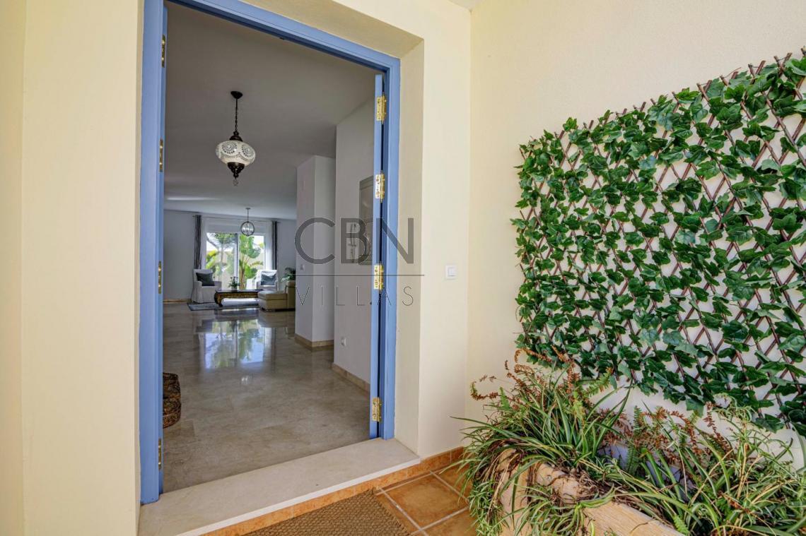 Villa en venta con vistas al mar en Benalmádena