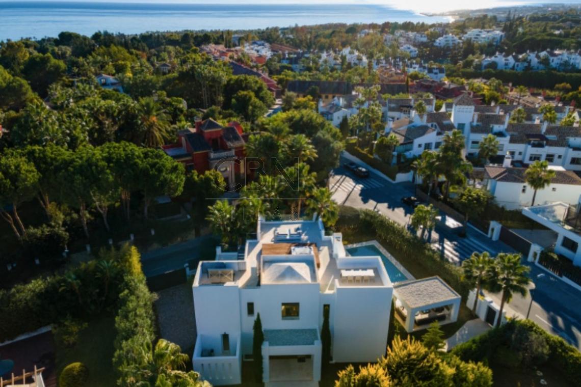 Villa moderna al lado del mar en Marbella