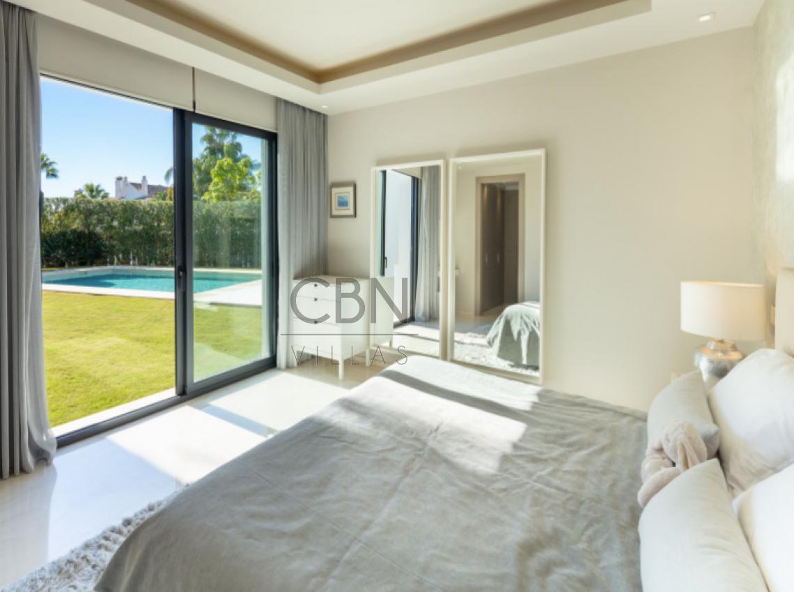 Villa moderna al lado del mar en Marbella