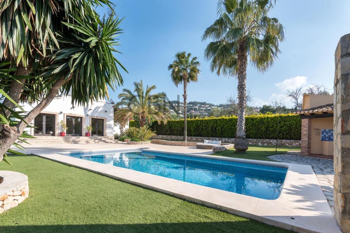Villa en venta con gran parcela en La Sella Golf Resort