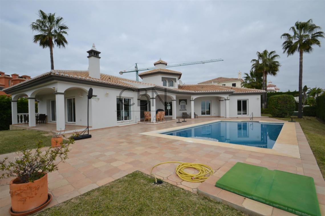 Villa en venta con vistas la mar en Riviera del Sol, Mijas Costa.