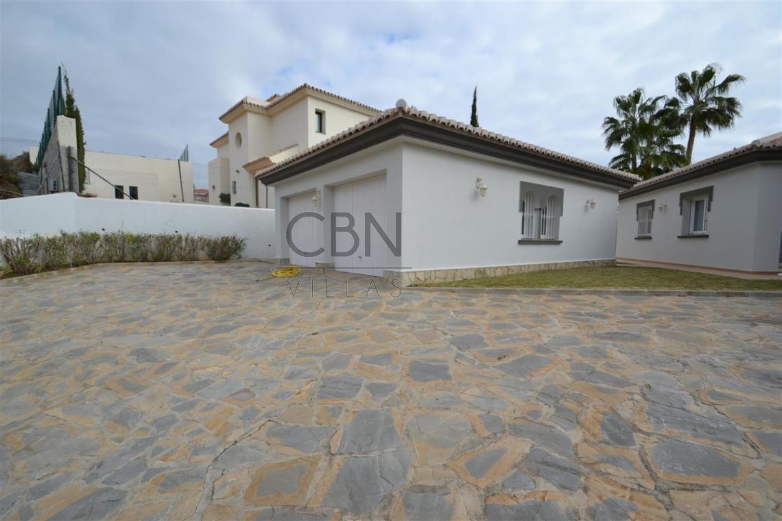 Villa en venta con vistas la mar en Riviera del Sol, Mijas Costa.
