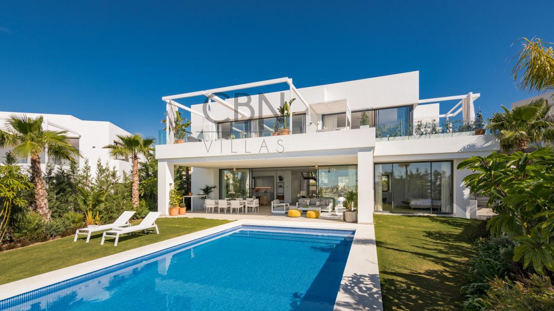 Villa moderna con espectaculares vistas en Cabo Pino, Marbella