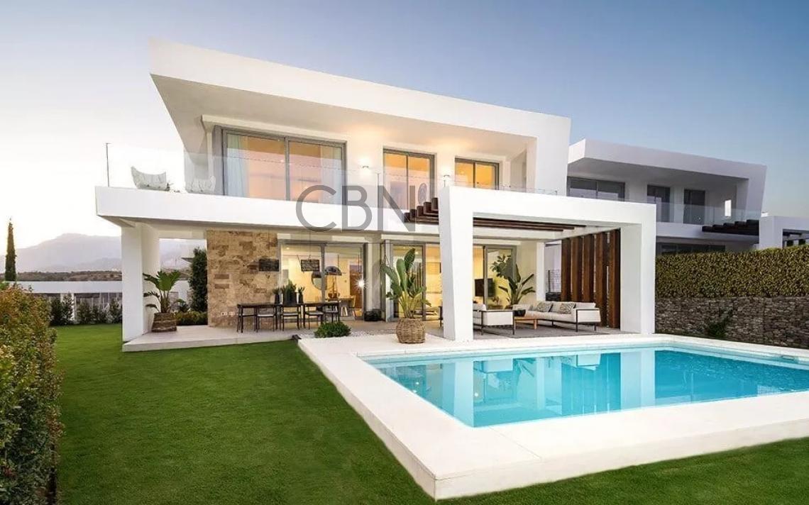 Villa for sale in Santa Clara Golf, Marbella.