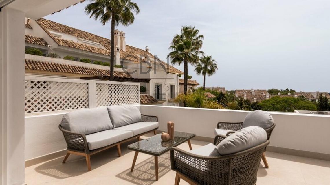 Estupendo apartamento en venta en la milla de Oro, Marbella.