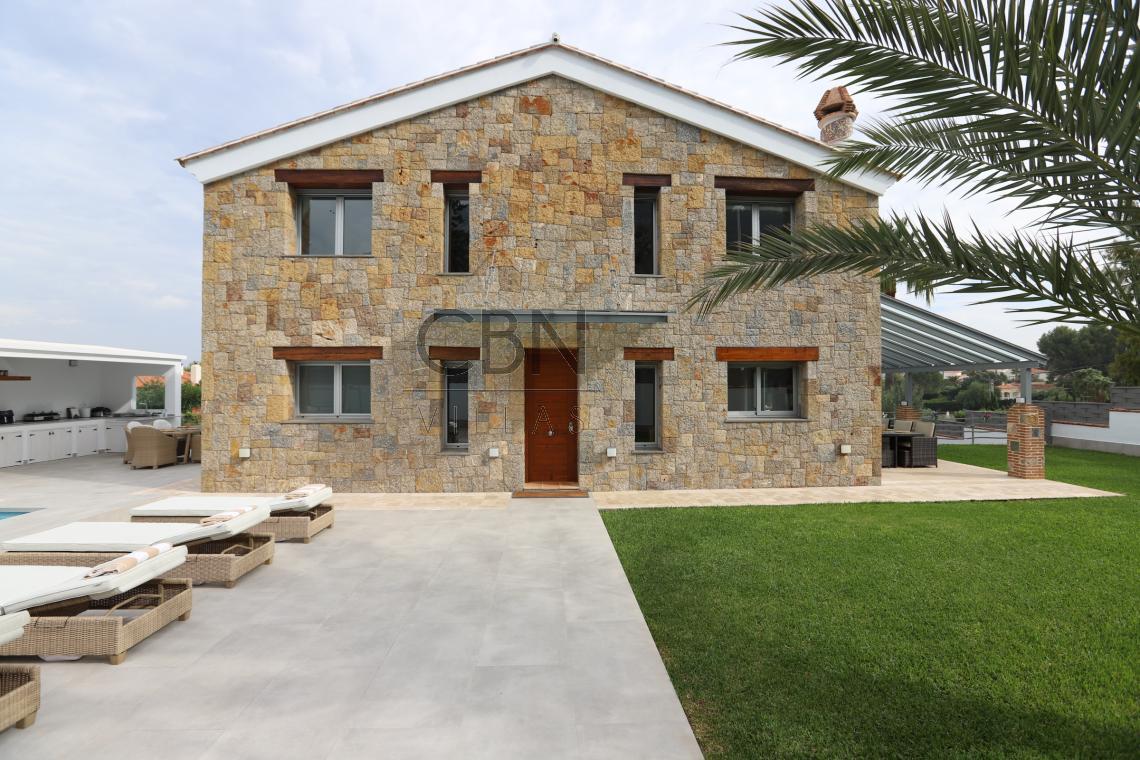 Villa con vistas al mar en venta en Denia